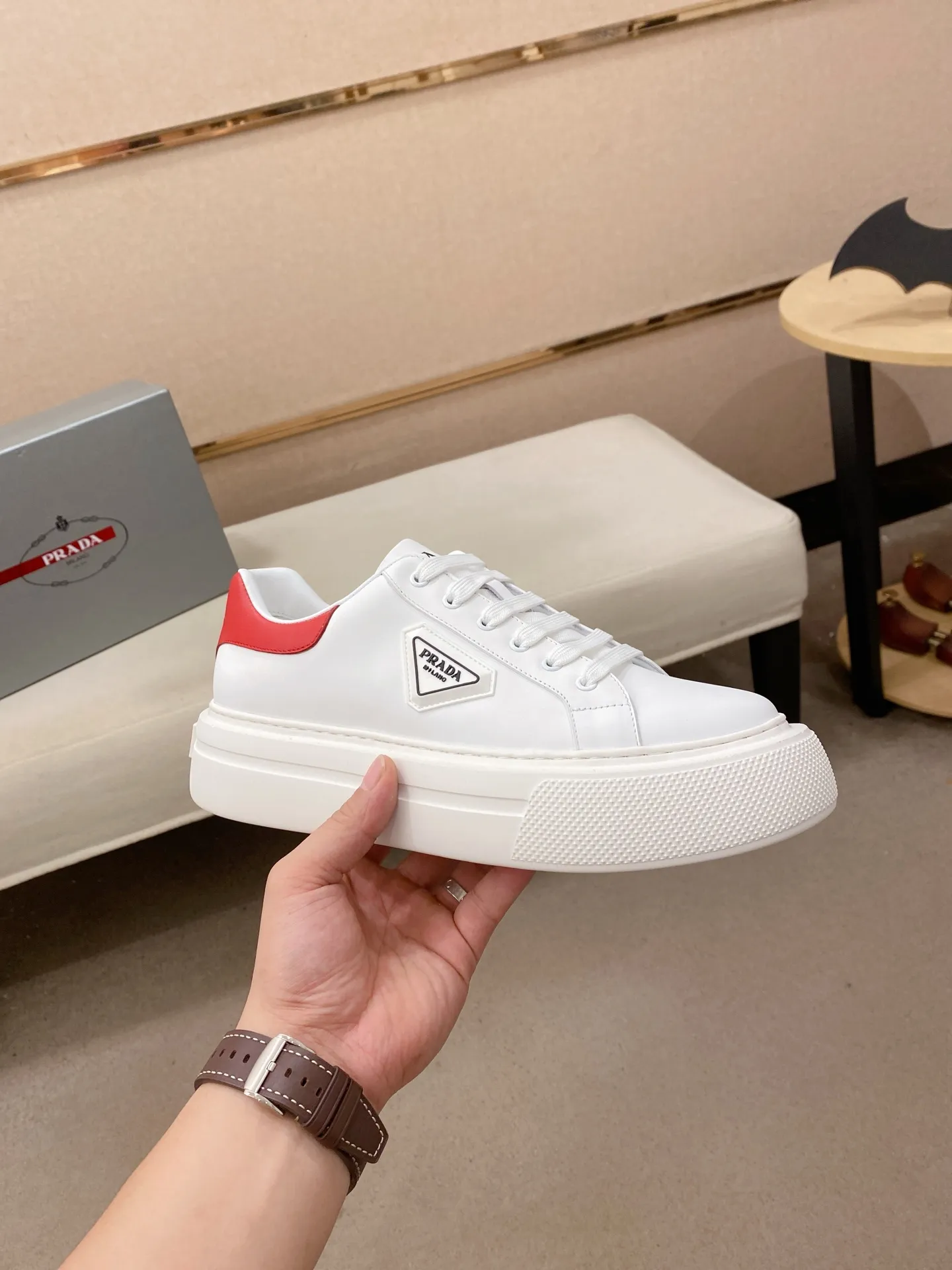 Men's shoes 💰 580💰 ✔️✔️✔️High version High-quality new PRADA (Prada) counters are launched simultaneously, new men's shoes, 😘fabrics are selected from first-layer cowhide fabrics. Lining: Imported cowhide leather lining. 👍🏿High-end☄️Open-molded non-slip rubber outsole, exquisite lines, simple and elegant, comfortable and high-end for leisure travel. Code number: 38 to 45
